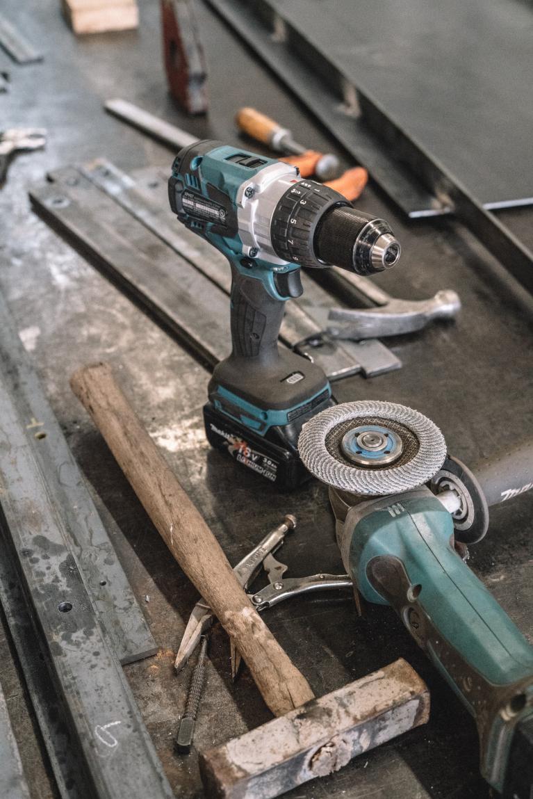 outils de travaux perceuse, meuleuse, ...